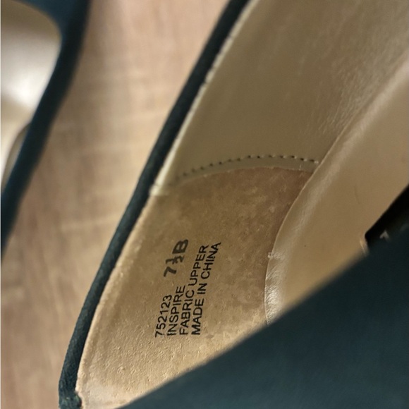 Jasmine Flex Deep Teal Pumps Size 7.5 B - Picture 8 of 8